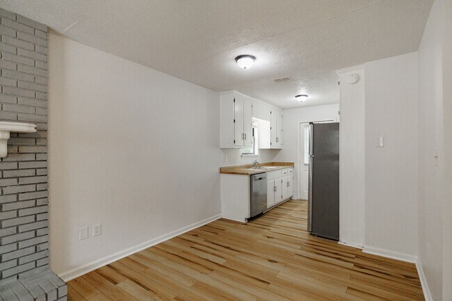 Foto del edificio - 1182 Whit Davis Rd