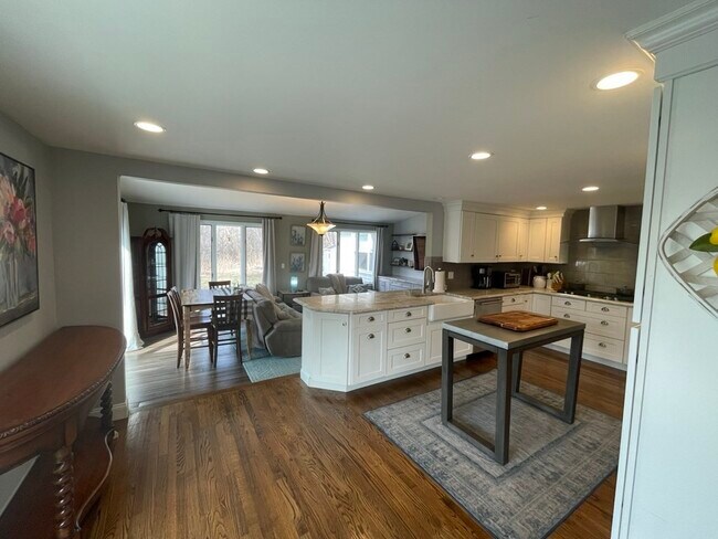 Building Photo - 18 Linden Dr