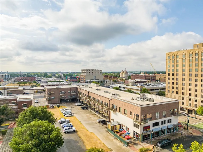 Foto del edificio - 330 Austin Ave