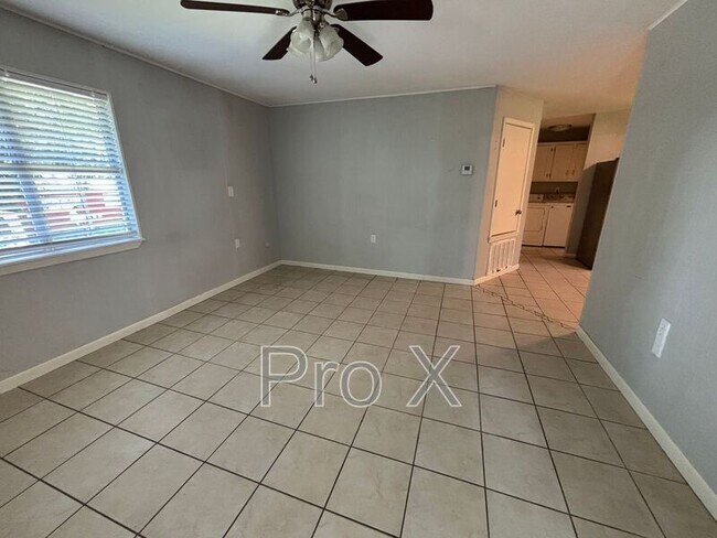 Building Photo - 6450-6462 W Nicole Ln