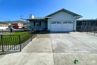 Building Photo - 1256 Crestwood Dr