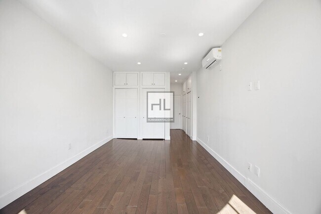 Foto del edificio - 74-43 61 STREET