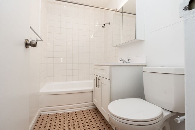 Building Photo - 27 Paxtonia Blvd