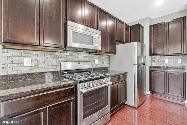 Foto del edificio - 59 Steeplechase Dr