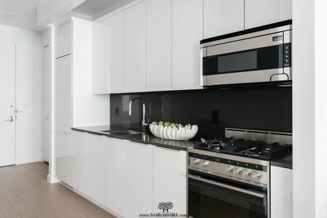 Building Photo - 3 bedroom in NEW YORK NY 10038