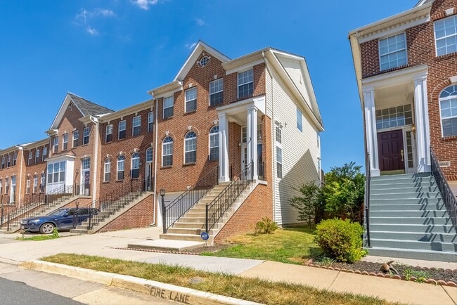 Photo - Spacious 3-Bedroom Townhouse with 3.5 Baths and 2426 Sq. Ft. at 43122 Shadow Terrace, Leesburg, VA 2