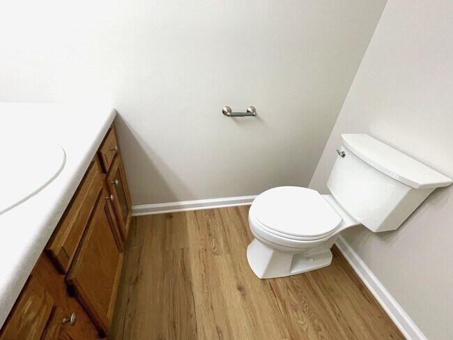 Foto del edificio - Spacious, 2 bedroom, 2.5 bath townhouse fo...