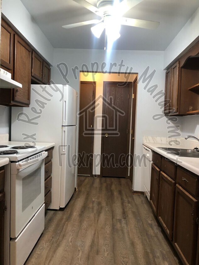 Foto principal - 3353 W Laskey Rd