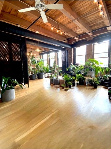 Building Photo - 400 S Green St