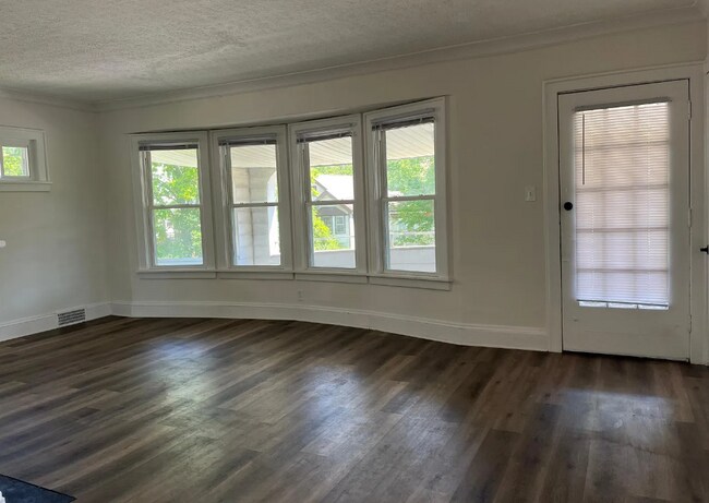 Foto del edificio - 3265 E Overlook Rd
