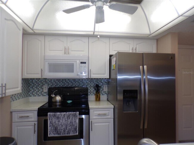 Building Photo - 4016 Oakview Dr