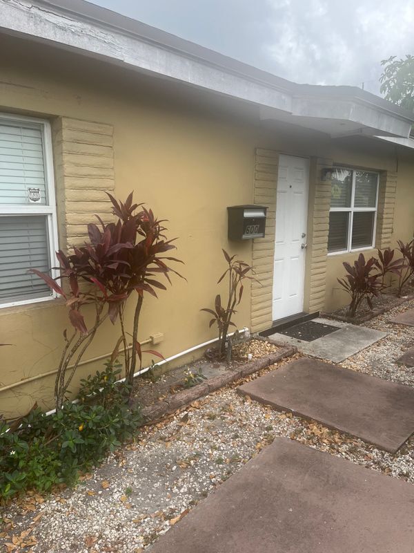 Foto del edificio - 600 NW 16th St