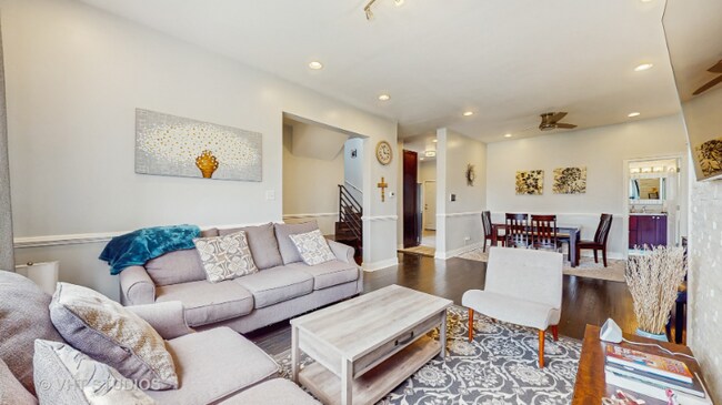 Foto del edificio - 8211 S Cornell Ave