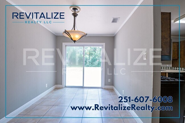 Building Photo - **Coming Soon!!** 3 Bedroom 1 Bathroom Hou...