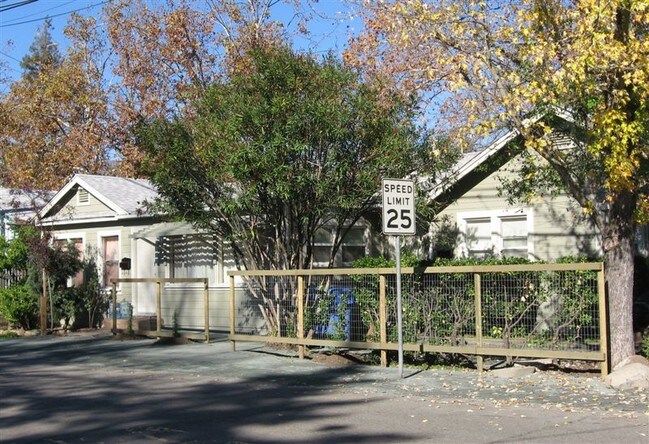 Building Photo - 1701 Lake St