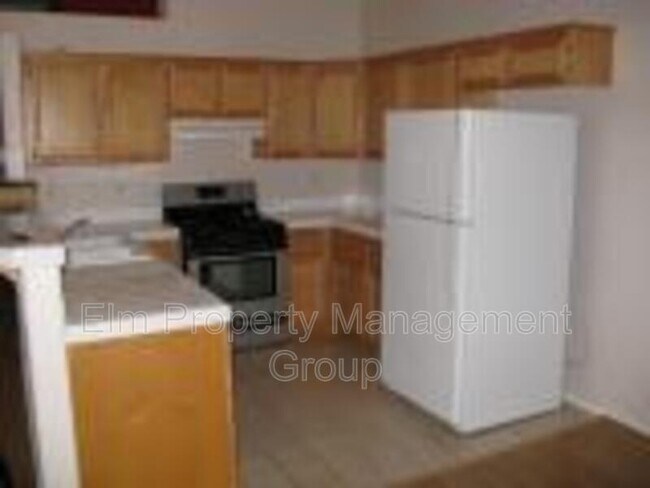 Building Photo - 2110 N Los Feliz St
