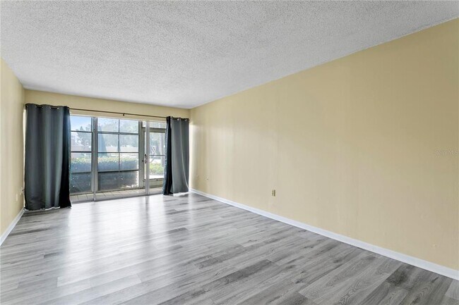 Building Photo - 2302 S Manhattan Ave
