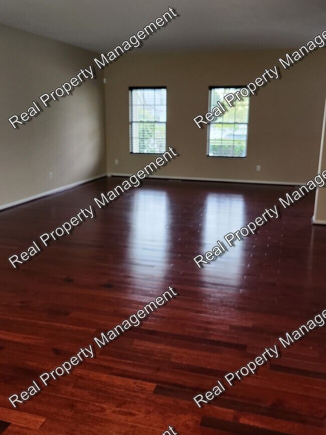 Building Photo - Spacious Crown Point 4 Bedroom