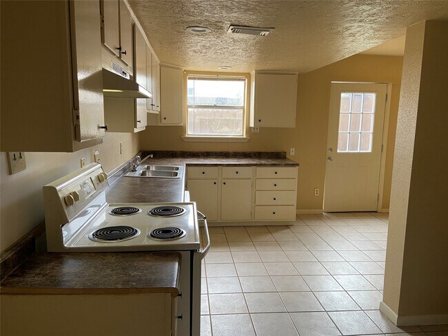 Building Photo - 4211 Benard Ct