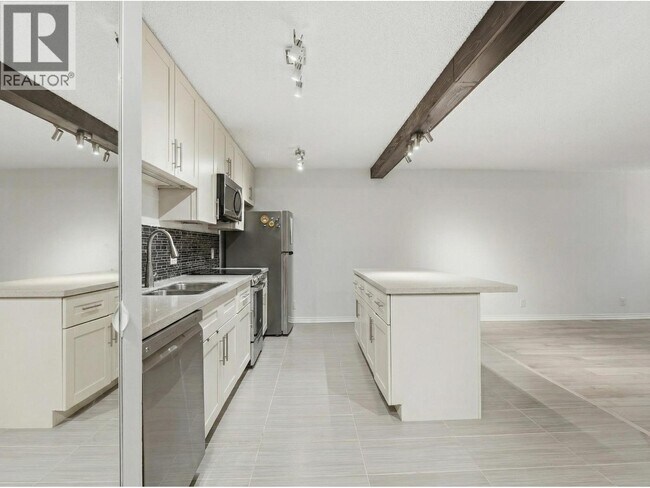 Photo du bâtiment - 2012 Fullerton Ave