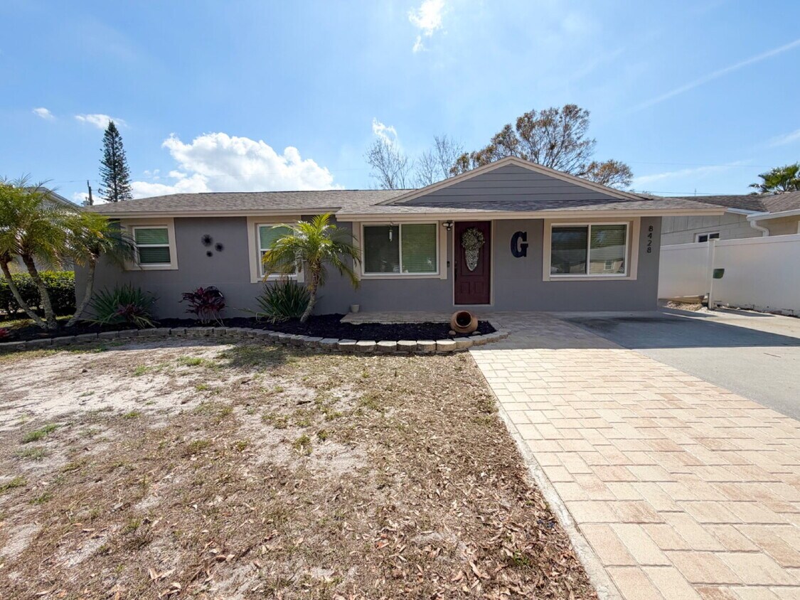 "Spacious 4-Bedroom Retreat with 2 Full Baths in Beautiful Seminole!" - "Spacious 4-Bedroom Retreat with 2 Full Baths in Beautiful Seminole!"
