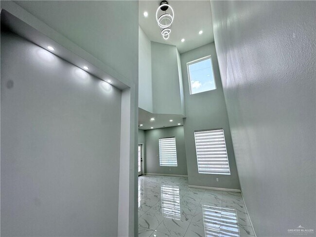 Building Photo - 21 Sunset Dr