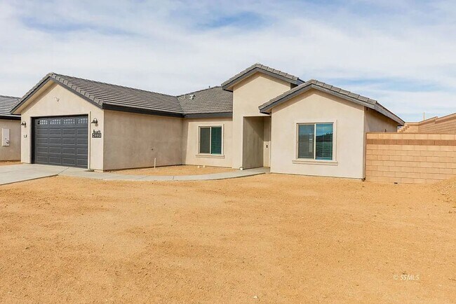 Foto del edificio - Charming 4-Bedroom Home with Modern Upgrad...