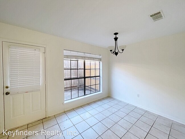 Foto del edificio - 2 br, 1.5 bath House - 2293 Hollydale Ave....