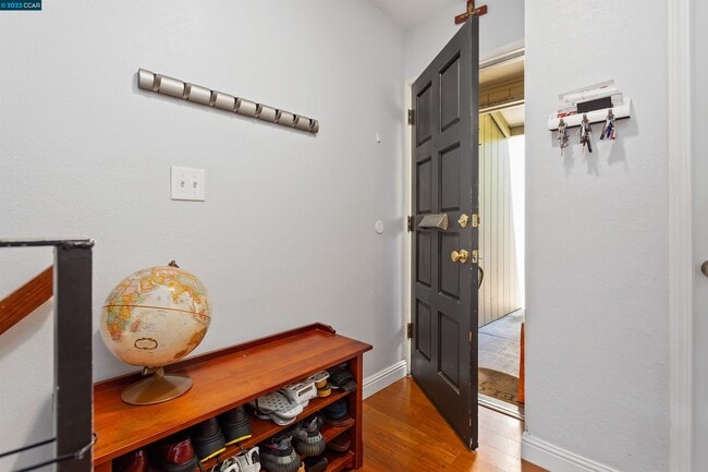 Building Photo - 1944 Ascot Dr