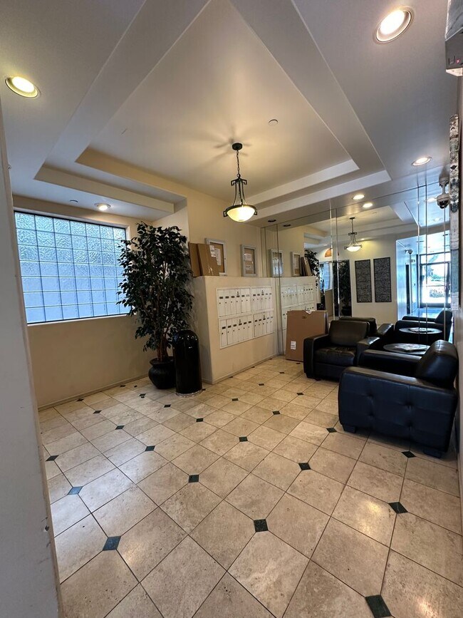 Building Photo - Explore a charming 2 bedrooms, 2.5 bathroo...