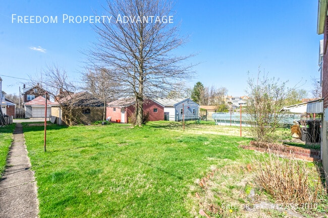 Building Photo - 228 W. Marigold St. - Munhall