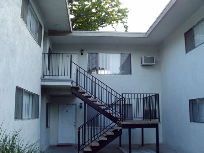 Building Photo - 24611 Valley St