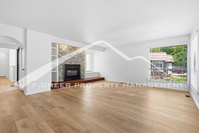 Building Photo - Charming Home with Central AC & Washer/Dryer