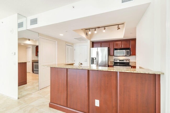 Building Photo - 403 S Sapodilla Ave