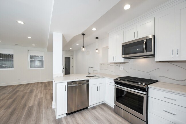 Building Photo - 1241 N Bosworth Ave