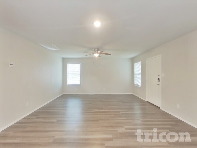 Building Photo - 102 Elizondo Way