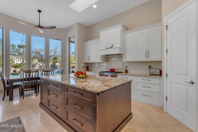 Building Photo - 6938 E Lomas Verdes Dr
