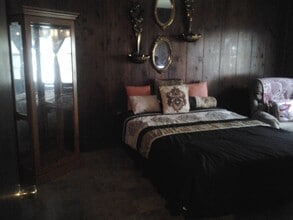 Building Photo - 700 W Broad St