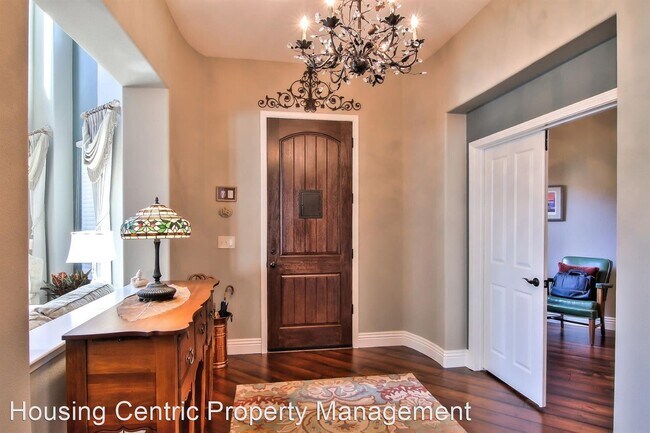 Building Photo - 4 br, 4.5 bath House - 1323 Souza Dr.