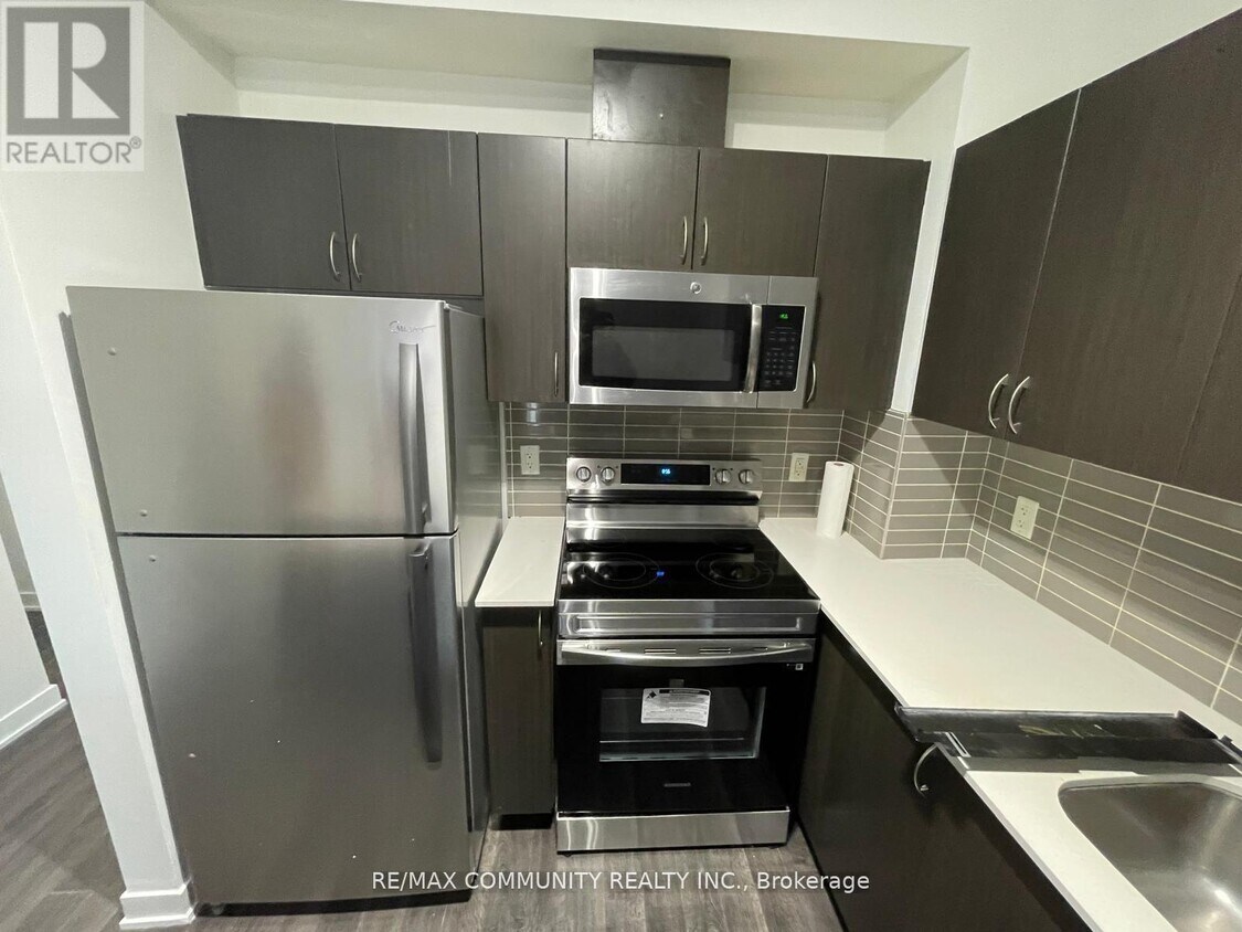 Photo principale - 3560 St Clair Ave E