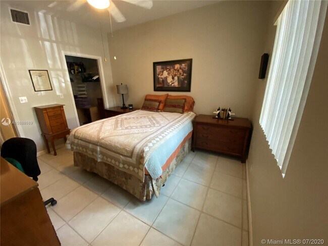 Foto del edificio - 4802 Washington St