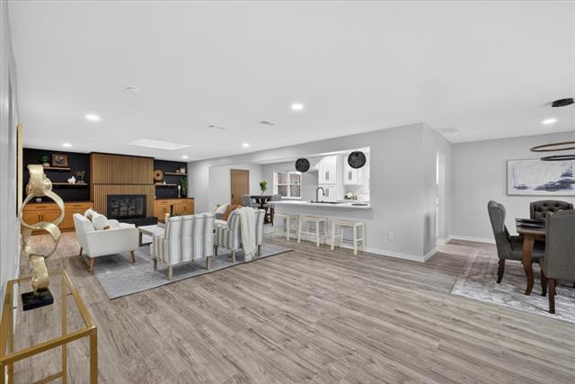 Foto del edificio - 3330 Sharpview Ln