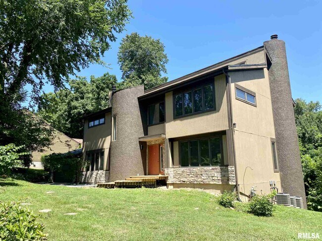 Foto del edificio - 29 Wildwood Dr