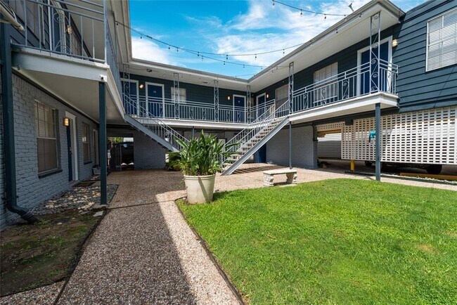 Foto del edificio - 3611 Graustark St