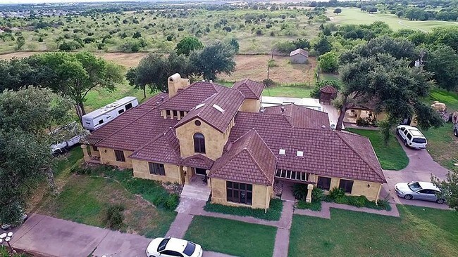 Foto del edificio - 9000 Decker Ln