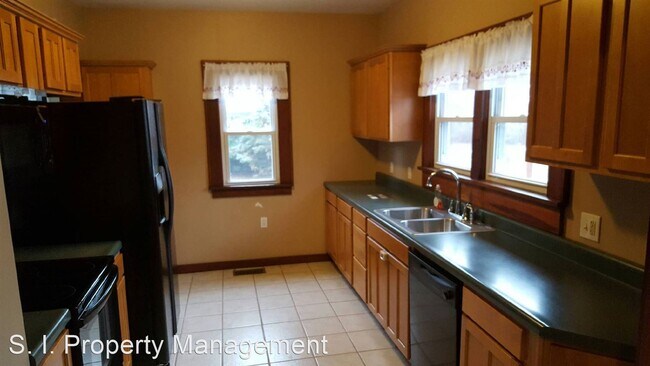 Building Photo - 2 br, 1 bath House - 1027 Maple St.