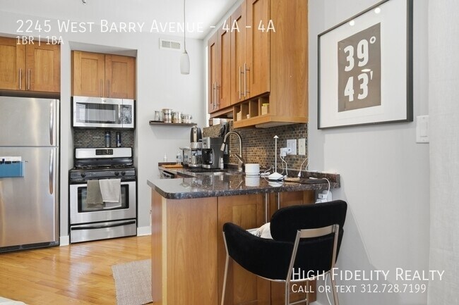 Foto del edificio - 2245 W Barry Ave