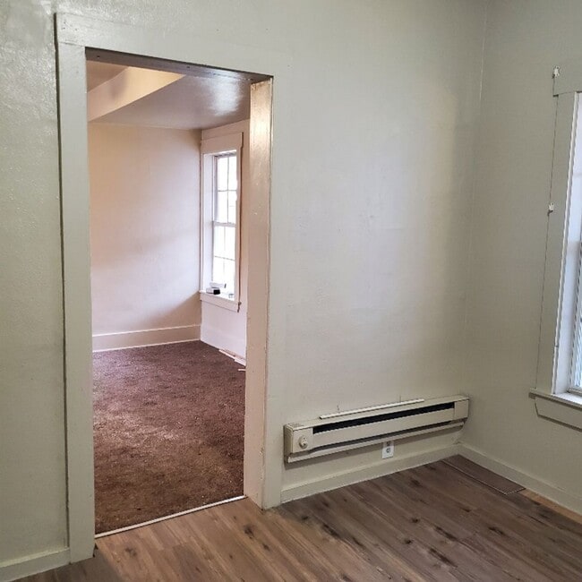 Building Photo - 1 BDRM APARTMENT FOR RENT.