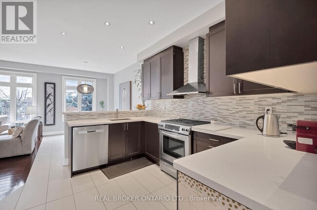 Building Photo - 31 Mastwood Crescent