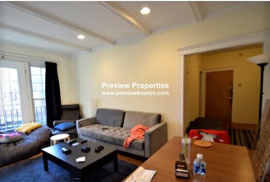 Building Photo - 81 Gibbs St